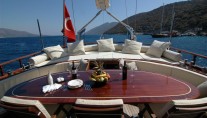 Zephyria II - dining table